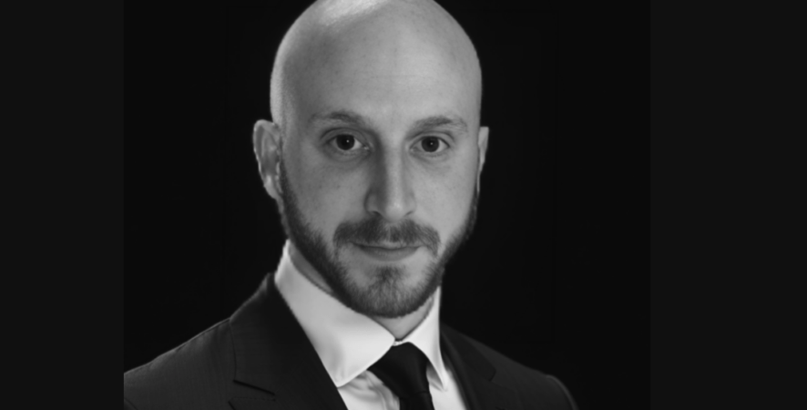 Artista viraliza vídeos de IA com Trump, Kamala e Musk armados com rifle e lança-chamas