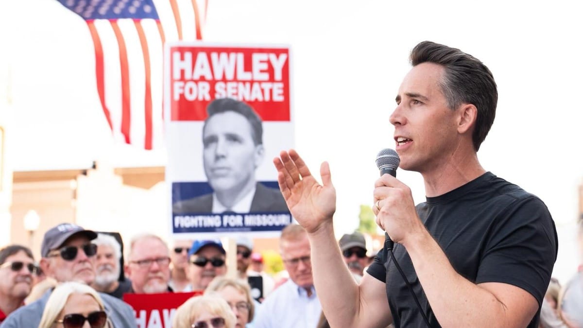 Senador republicano Josh Hawley durante campanha